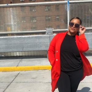 Meet your Posher, Leonela